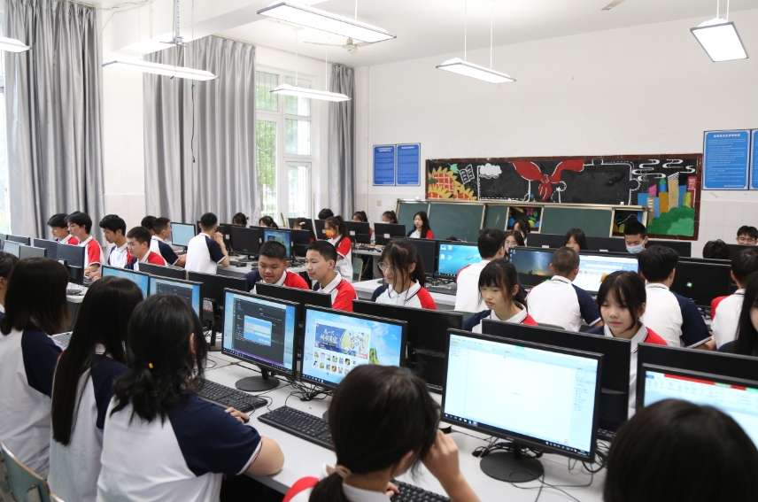 �W(xu��)У�C(j��)��