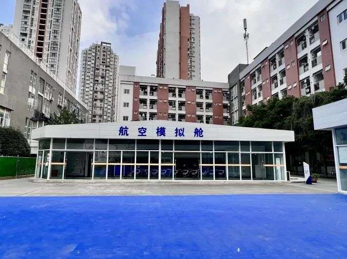 ����ģ�M�}