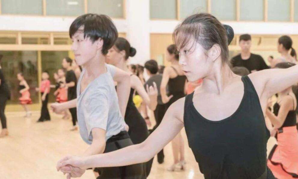 �d��в��hˇ�g�I�WУ2022����������