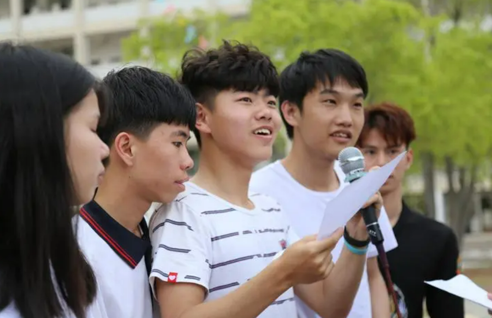 ���e�Д��݅^(q��)����I(y��)���g(sh��)�W(xu��)У2022����������