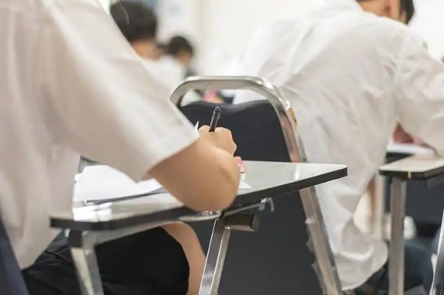 �ɶ���ԇ�c(di��n)ȡ���п��������ֱ��{���`�x�ĸ�����