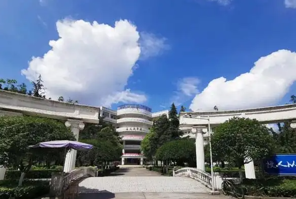 ���Ĵ�ʡˮ�a(ch��n)�W(xu��)У�W(xu��)��(x��)�����F�t(y��)���I(y��)��ǰ����Σ�