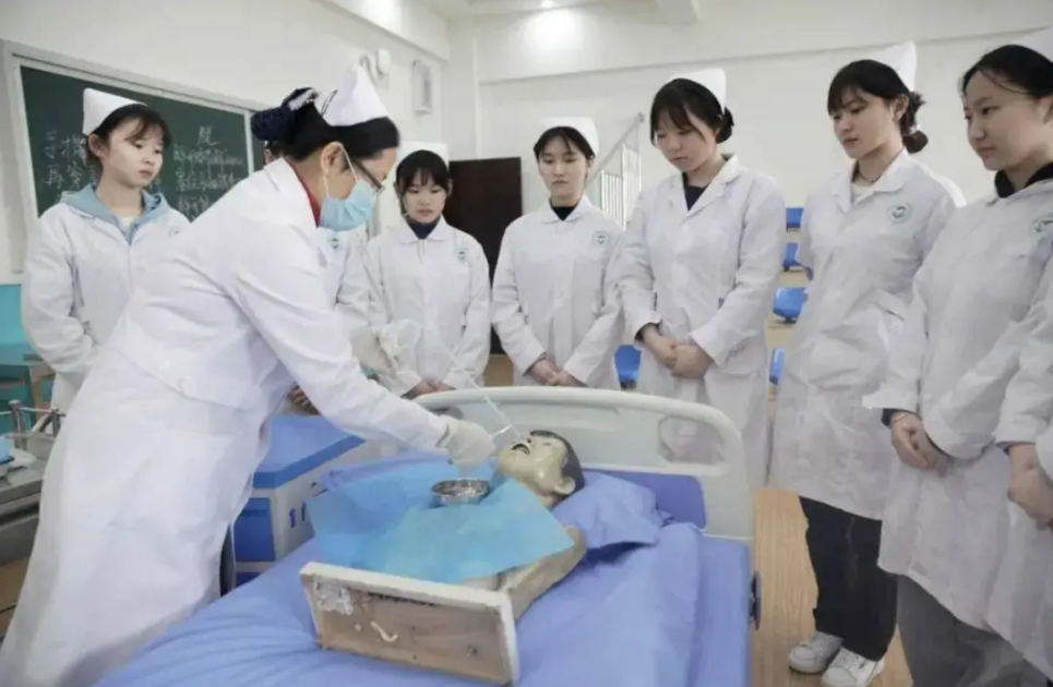 �ɶ����t(y��)ˎ��W(xu��)�����t(y��)ԺᘾČW(xu��)У��ʲô���I(y��)��