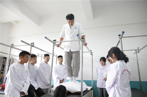 �ɶ����t(y��)ˎ��W(xu��)�����t(y��)ԺᘾČW(xu��)У���t(y��)�B(y��ng)���������I(y��)��ô�ӣ�