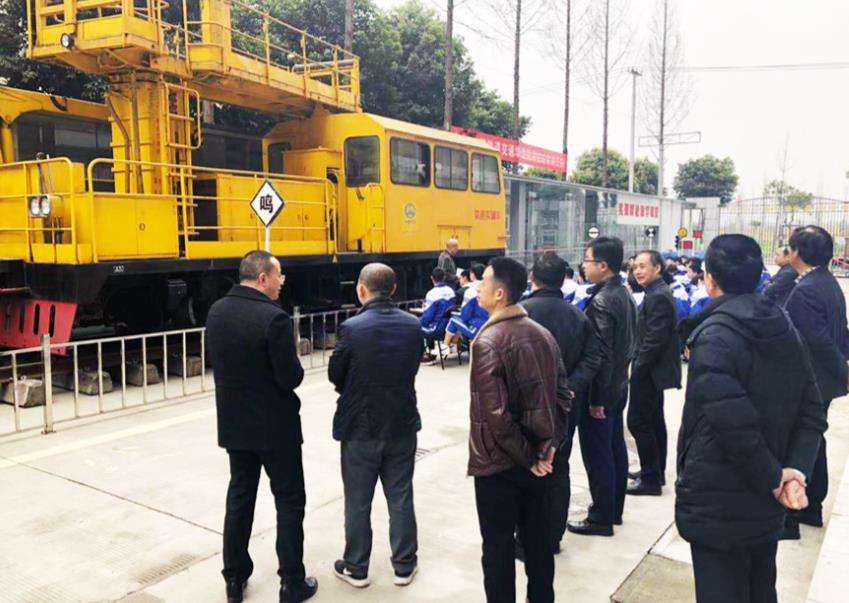 �ɶ��Ă��W(xu��)У���F·���\����(w��)���I(y��)����ô������