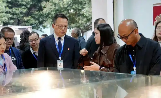 �ɶ�ʯ�����I�WУ���|���нӏV���н̎���Ӗ�Ŀ�LУ���