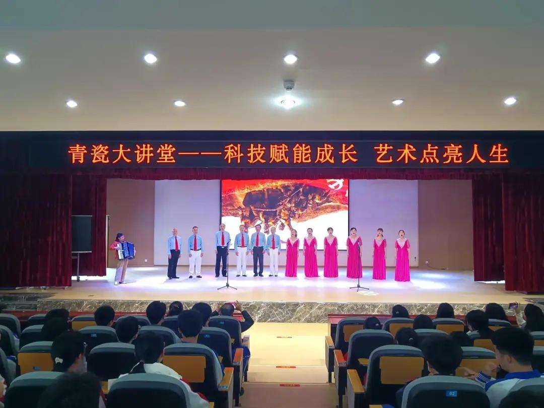 ��(j��ng)��t���c����ƌW(xu��)���ڳɶ�����C�ϸ��Е�(hu��)��ײ�����ӵĻ𻨣�