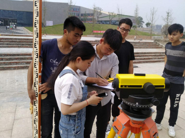 �Ĵ���(j��ng)������WУ�������̼��g(sh��)