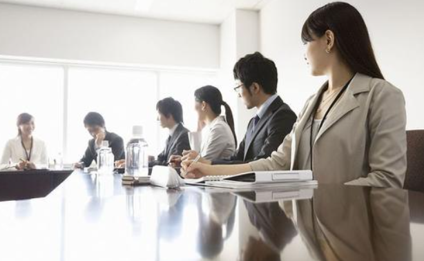 ���،��I(y��)��B