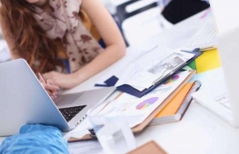 ���،��I(y��)