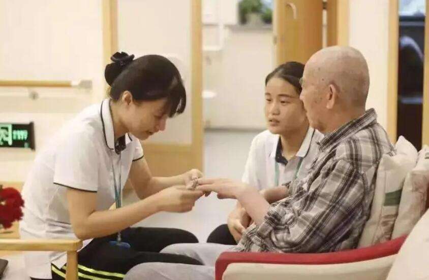 �����˷��չ��팣�I