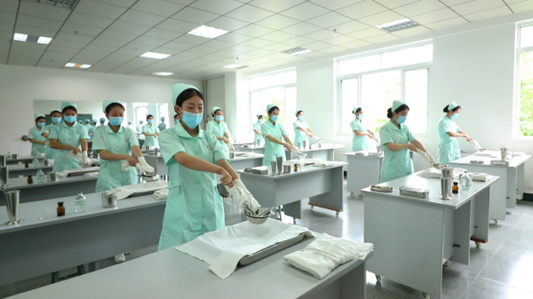 �Ƚ��t��У�o�팣�I