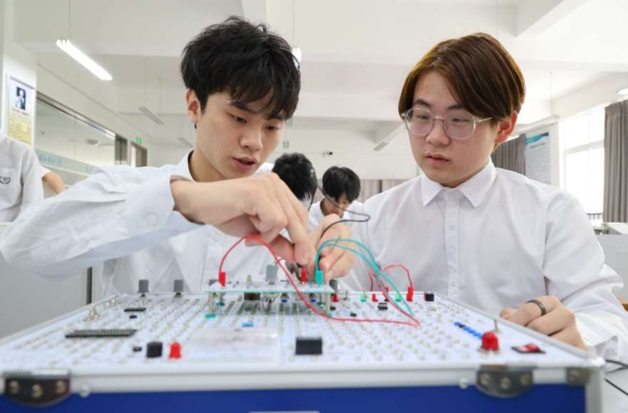 �Ƚ��ڶ��I�ЌW��Ӽ��g���Ì��I