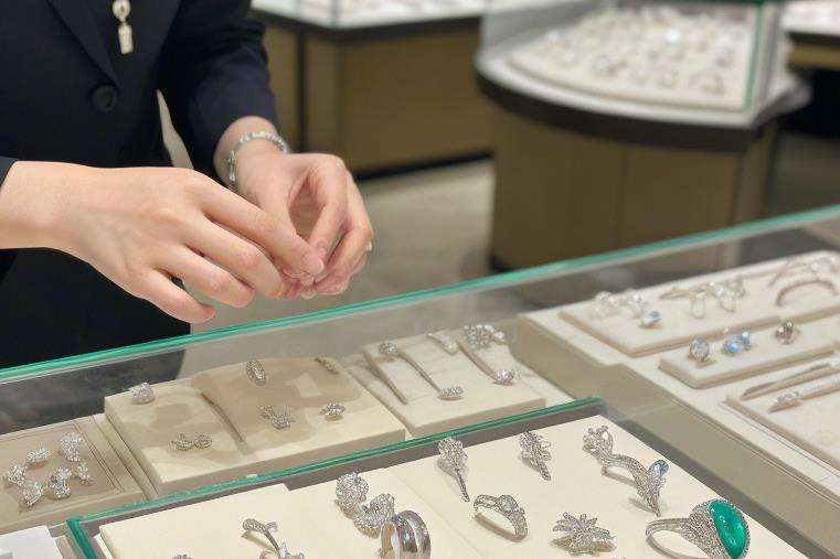 �錚����b���c�I(y��ng)�N(xi��o)